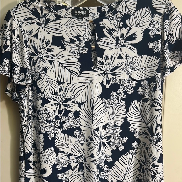 Jones New York Blue and White Fitted T-Shirt with Mandarin Collar - Picture 16 of 17